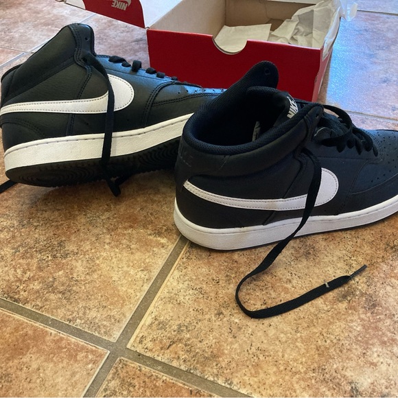 Women’s 10 Nike Court Vision Mid top - Picture 3 of 6